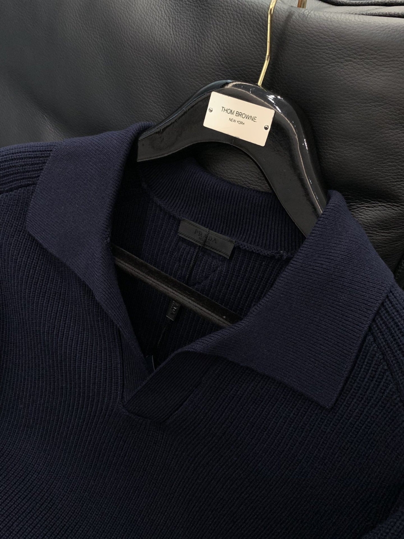 Pra*a sweater